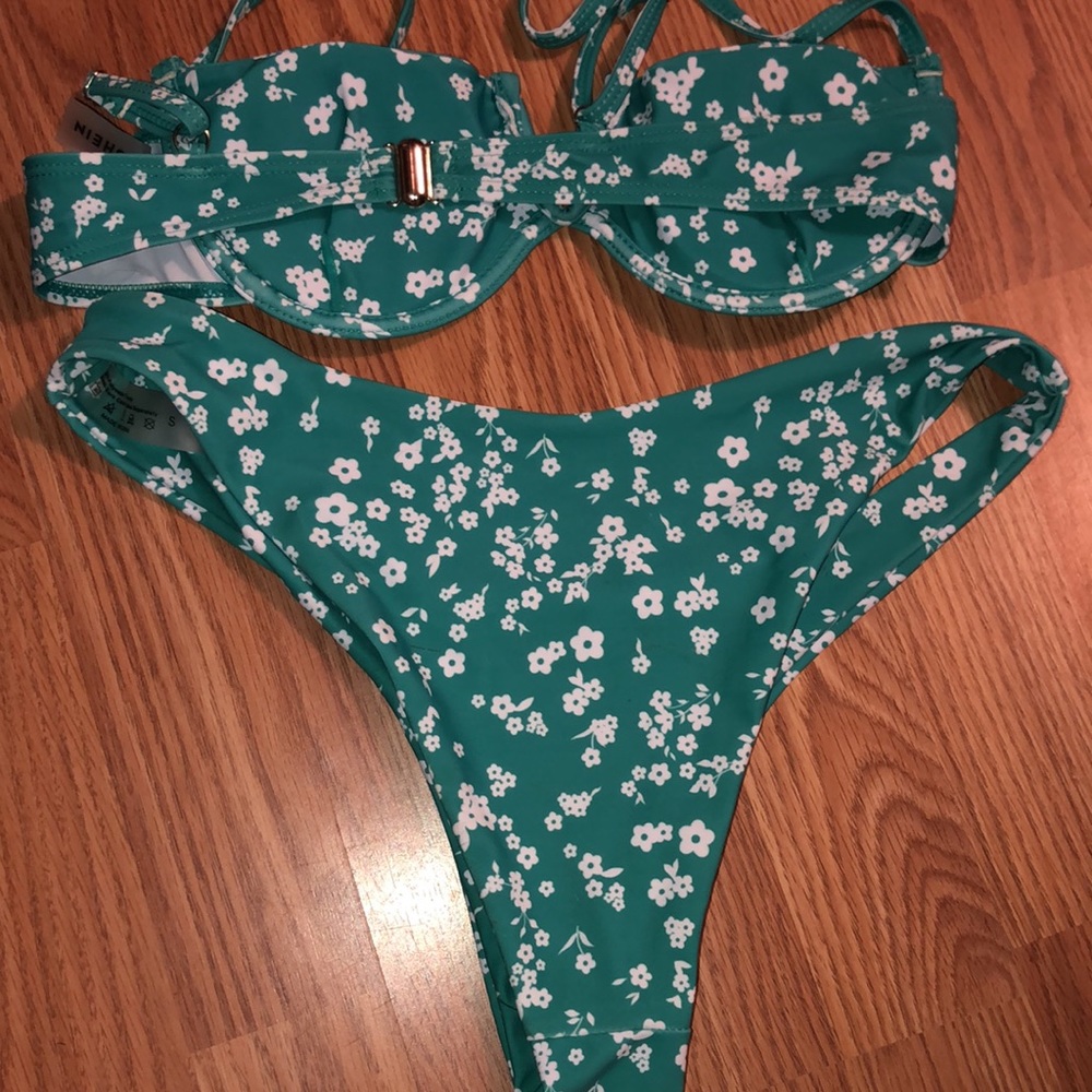 Bikini set - Picture 2 of 2
